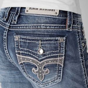 Rock revival crops or capris size 36 midrise curvy